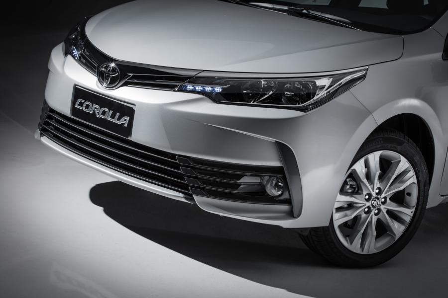 Детали экстерьера Toyota Corolla XEi 2017 года  (LA) (фото 11 из 23)
